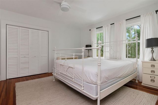 126 8TH AVENUE NE, St Petersburg, FL 33701