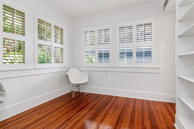 126 8TH AVENUE NE, St Petersburg, FL 33701