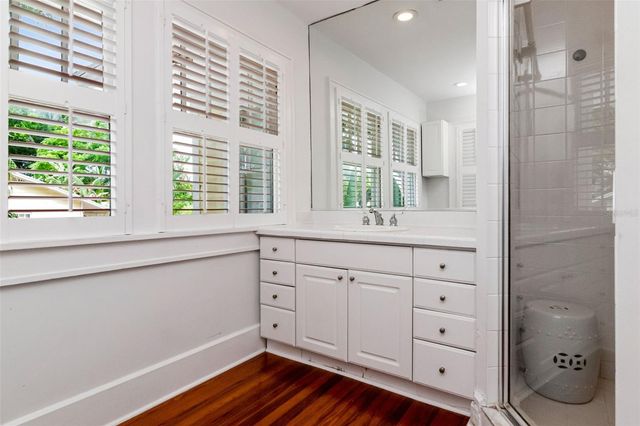 126 8TH AVENUE NE, St Petersburg, FL 33701