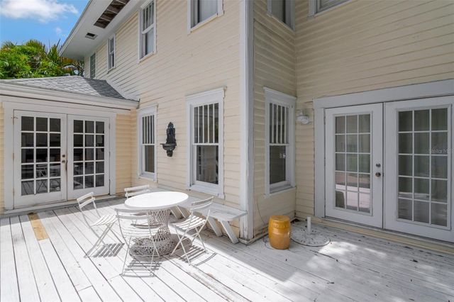 126 8TH AVENUE NE, St Petersburg, FL 33701