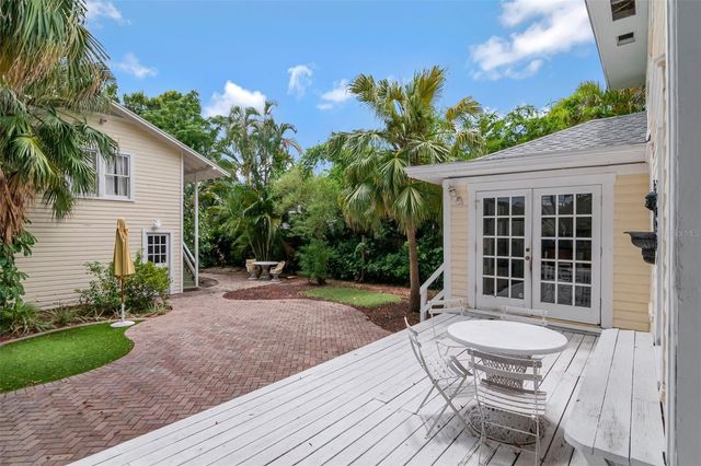 126 8TH AVENUE NE, St Petersburg, FL 33701