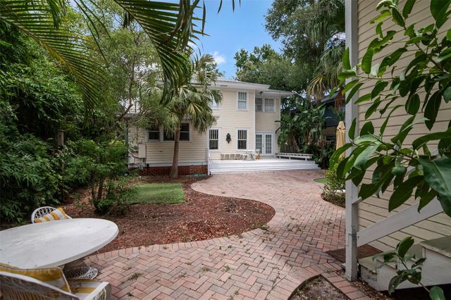 126 8TH AVENUE NE, St Petersburg, FL 33701
