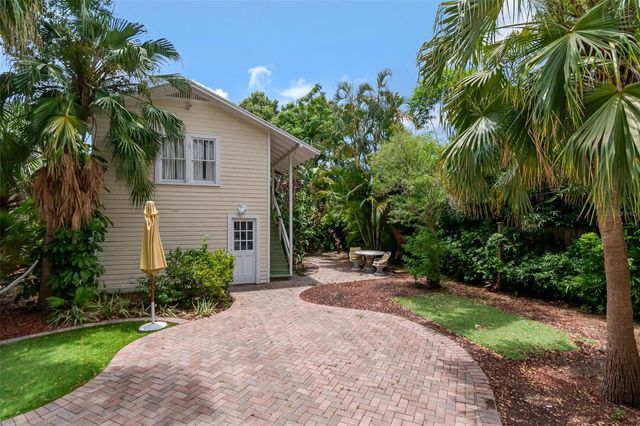 126 8TH AVENUE NE, St Petersburg, FL 33701