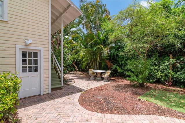 126 8TH AVENUE NE, St Petersburg, FL 33701