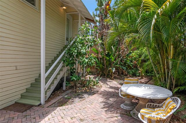 126 8TH AVENUE NE, St Petersburg, FL 33701