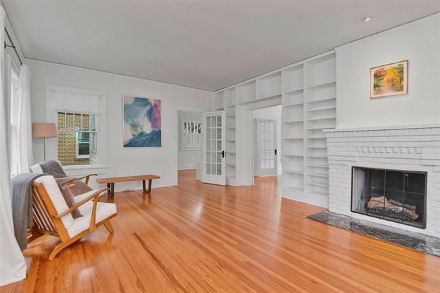 126 8TH AVENUE NE, St Petersburg, FL 33701