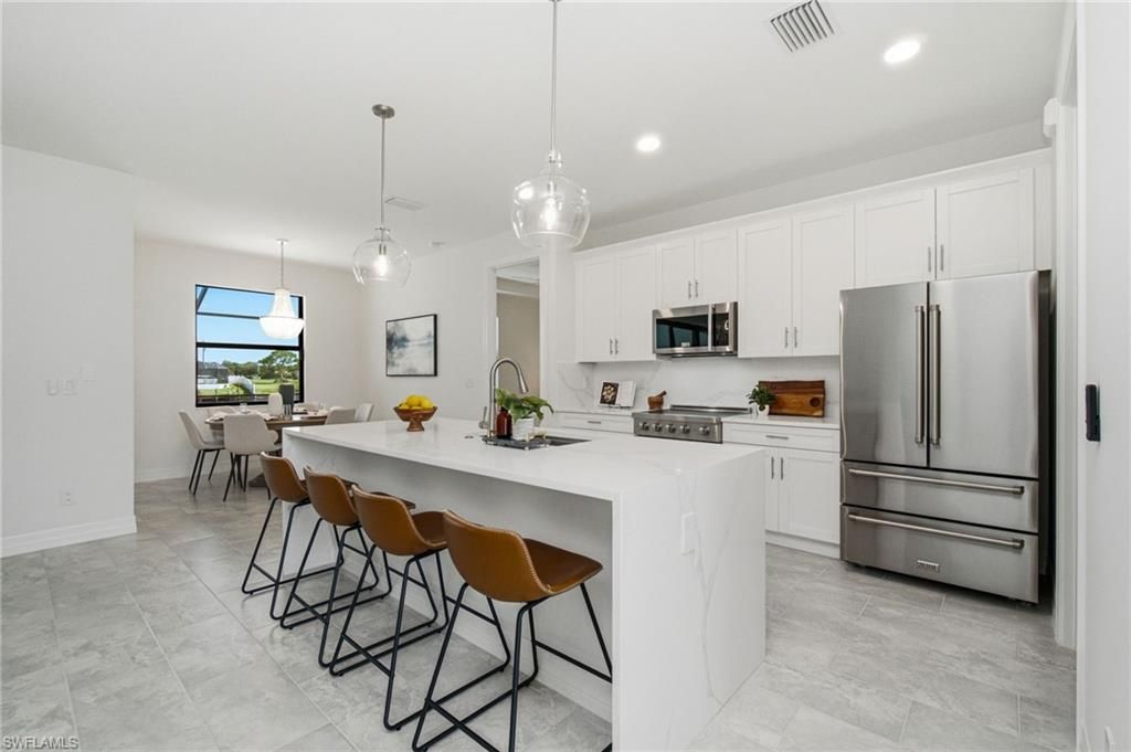 Image 4 of property listing at 3229 21st TER, Cape Coral, FL 33993