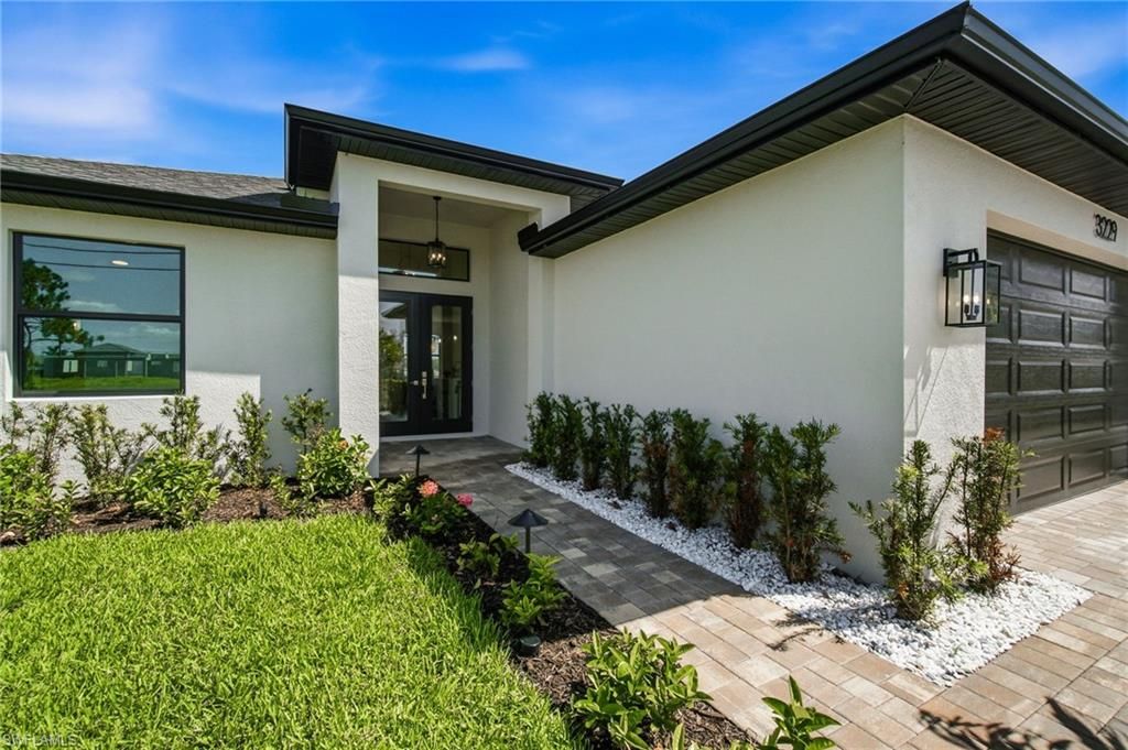 Image 7 of property listing at 3229 21st TER, Cape Coral, FL 33993