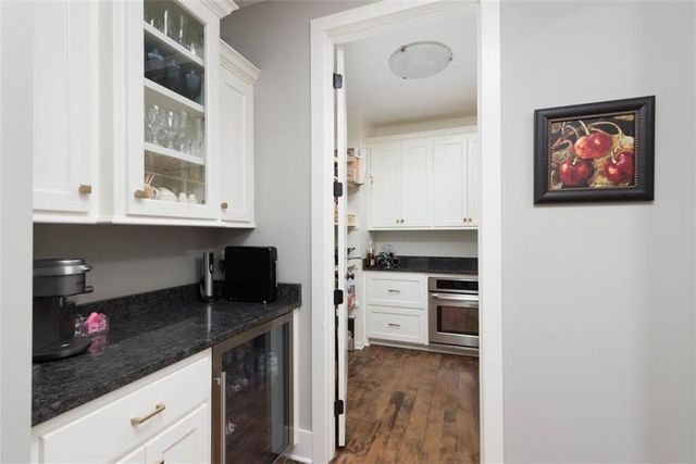 16132 Monrovia Street, Overland Park, KS 66221