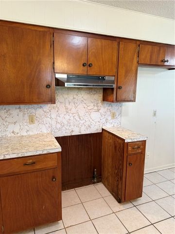 147 N 8th St, Aransas Pass, TX 78336