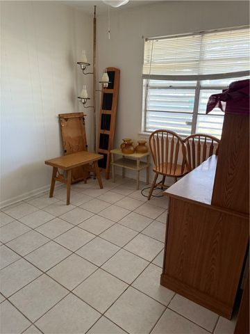 147 N 8th St, Aransas Pass, TX 78336