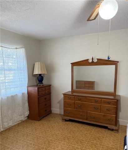 147 N 8th St, Aransas Pass, TX 78336