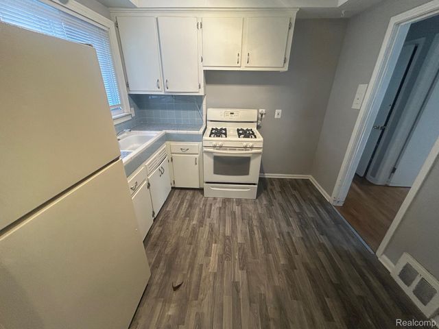 15545 Oconnor Avenue, Allen Park, MI 48101