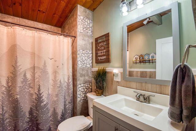 169 E Danforth Road, Freedom, NH 03836