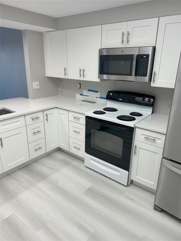 2731 NE 28th Court 3, Lighthouse Point, FL 33064