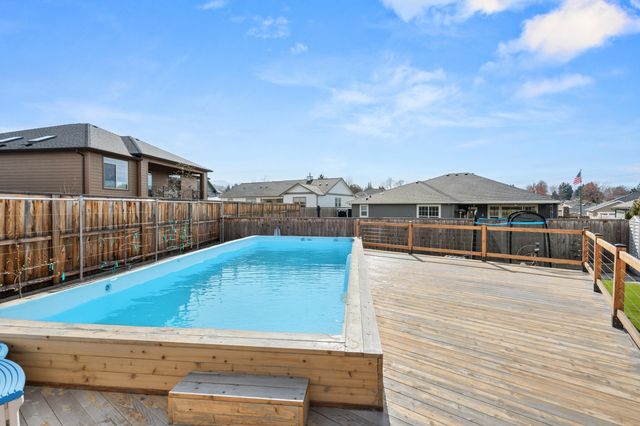 2820 Caldera Lane, Medford, OR 97504