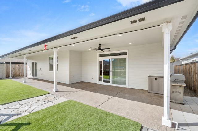 2820 Caldera Lane, Medford, OR 97504