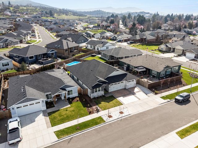 2820 Caldera Lane, Medford, OR 97504