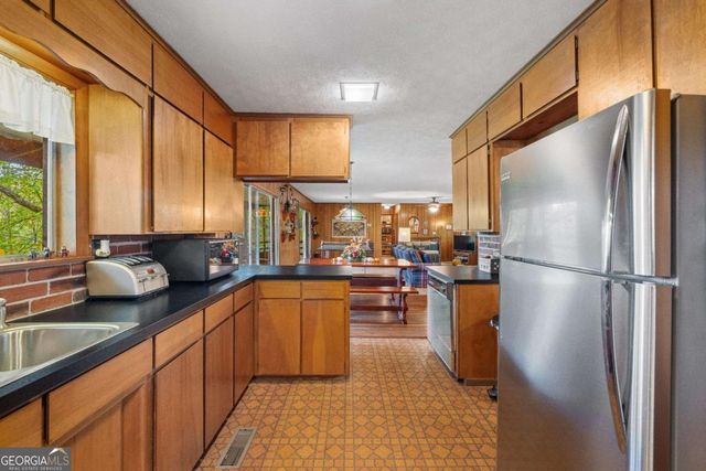 283 River Bend Lane, Blue Ridge, GA 30513