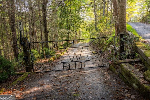 283 River Bend Lane, Blue Ridge, GA 30513