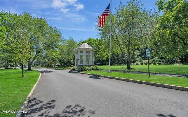 13 Old Farm Road, Little Silver, NJ 07739