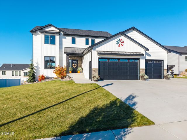 3912 Silver Boulevard, Bismarck, ND 58503 property photo