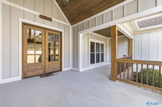 3586 Creek Path Road, Guntersville, AL 35976