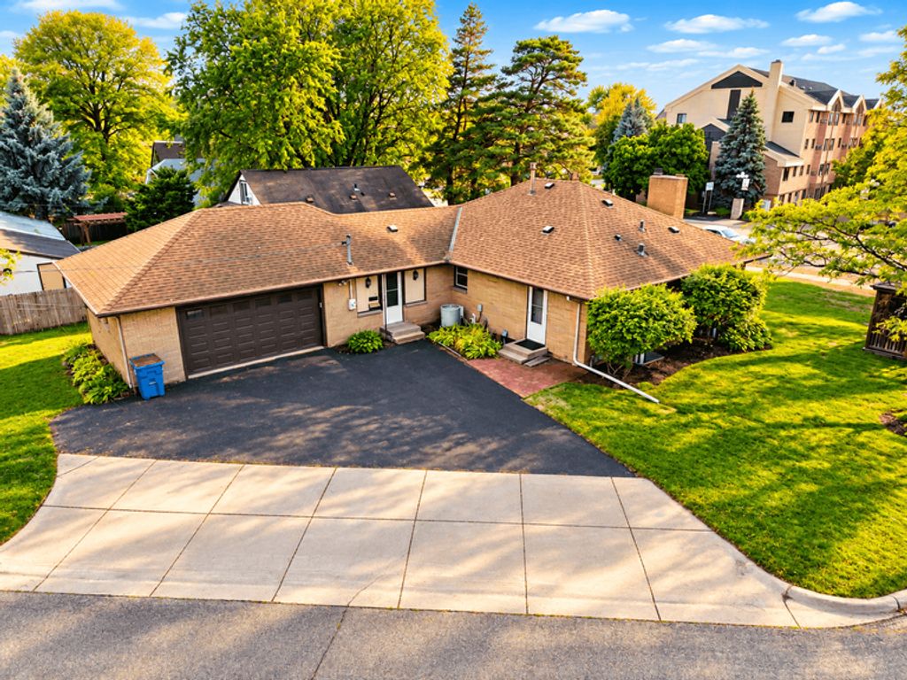 4201 40th Avenue N, Robbinsdale, MN 55422 — exterior