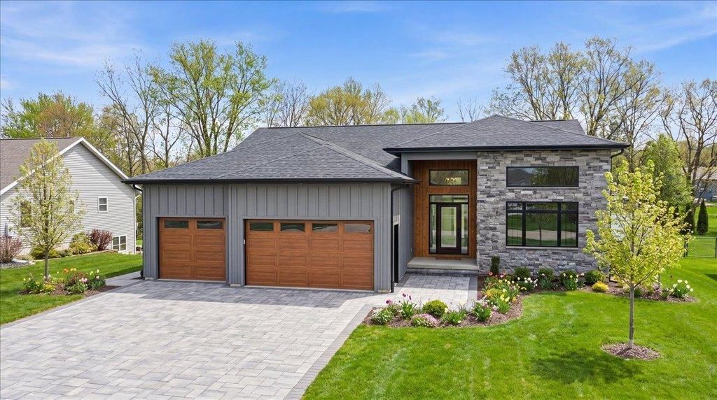 1725 Timberline Drive, Evansdale, IA 50707