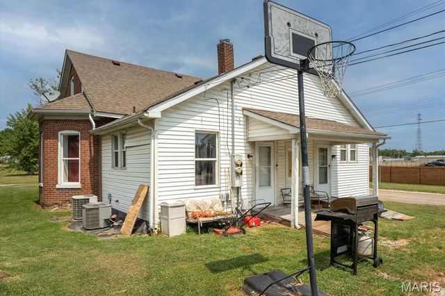 402 S 21st Street, Belleville, IL 62226