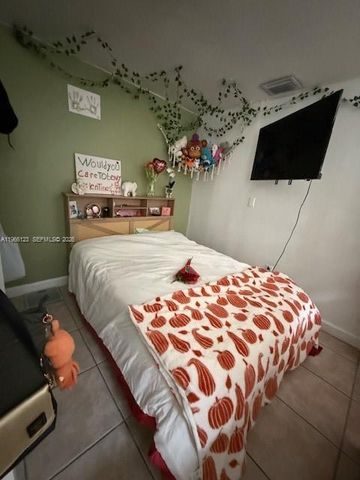 2650 W 8th Ave, Hialeah, FL 33010