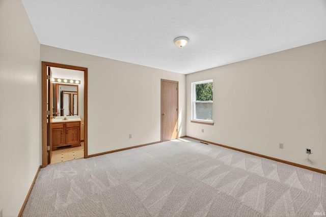 10449 Charles Street, Osceola, IN 46561