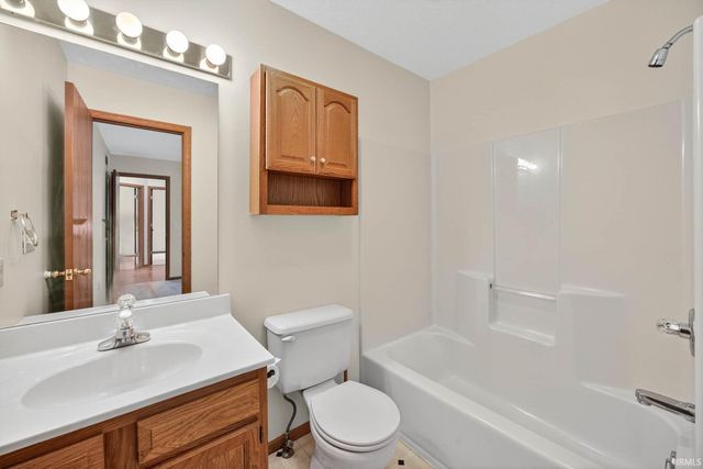 10449 Charles Street, Osceola, IN 46561