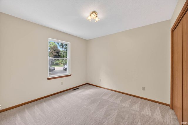 10449 Charles Street, Osceola, IN 46561