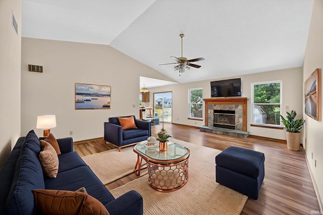 10449 Charles Street, Osceola, IN 46561