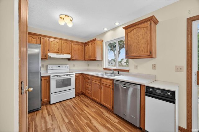 10449 Charles Street, Osceola, IN 46561