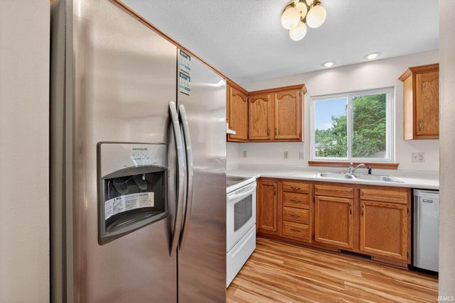 10449 Charles Street, Osceola, IN 46561