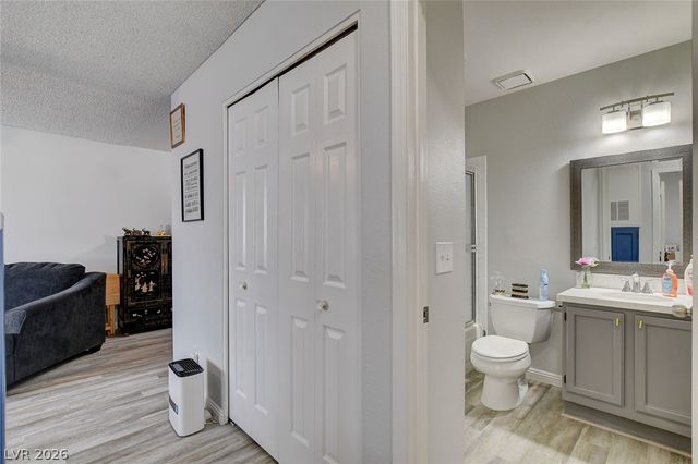 2128 Chertsey Drive D, Las Vegas, NV 89108