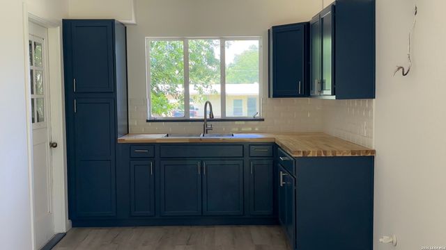 102 Cyril, San Antonio, TX 78218