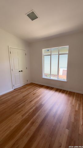 102 Cyril, San Antonio, TX 78218