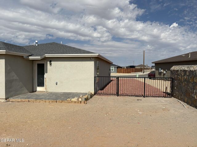 14576 Faxon Yucca Avenue, Horizon City, TX 79928