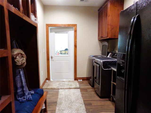 1055 E Branding Iron, Weimar, TX 78962