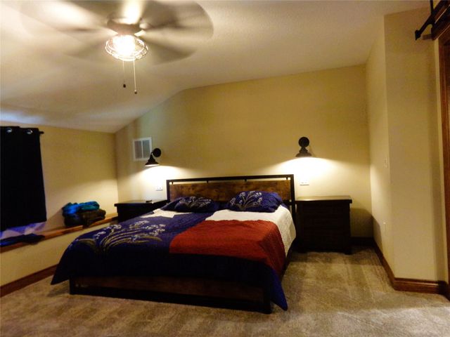 1055 E Branding Iron, Weimar, TX 78962