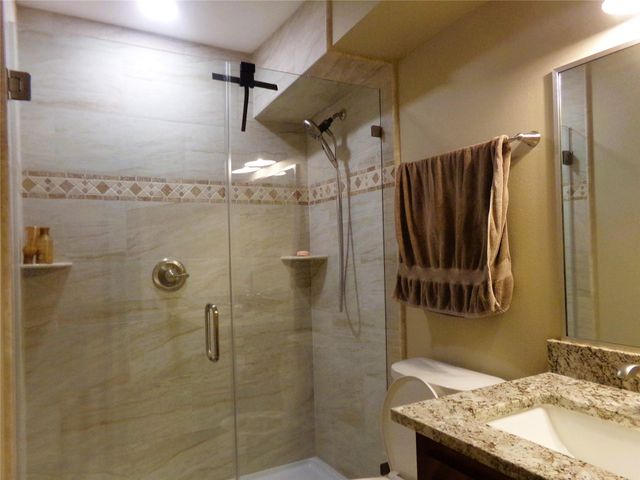 1055 E Branding Iron, Weimar, TX 78962