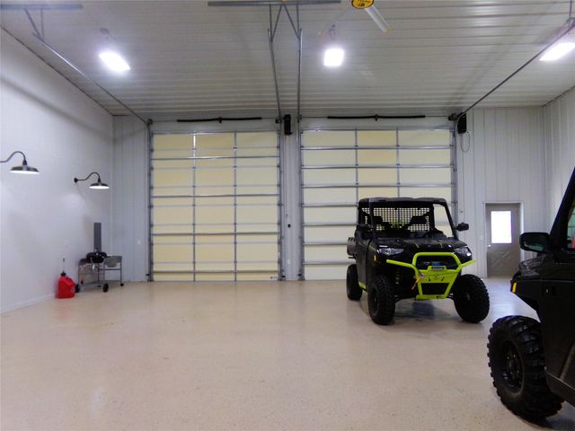 1055 E Branding Iron, Weimar, TX 78962