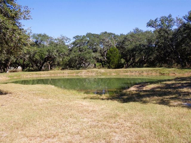 1055 E Branding Iron, Weimar, TX 78962