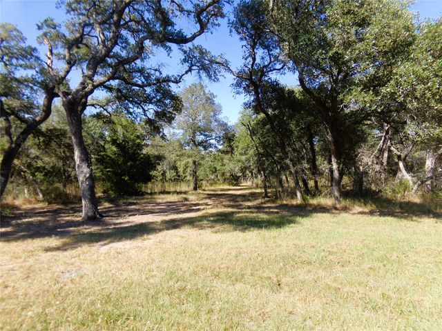 1055 E Branding Iron, Weimar, TX 78962