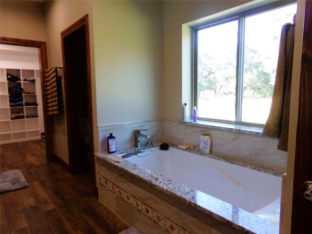 1055 E Branding Iron, Weimar, TX 78962