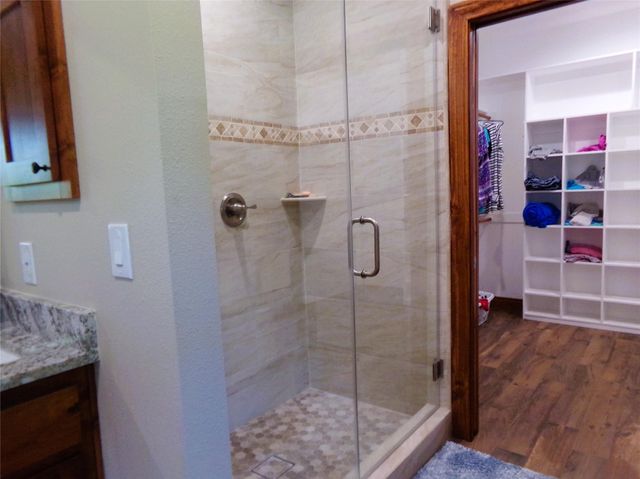 1055 E Branding Iron, Weimar, TX 78962