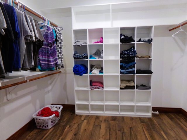 1055 E Branding Iron, Weimar, TX 78962